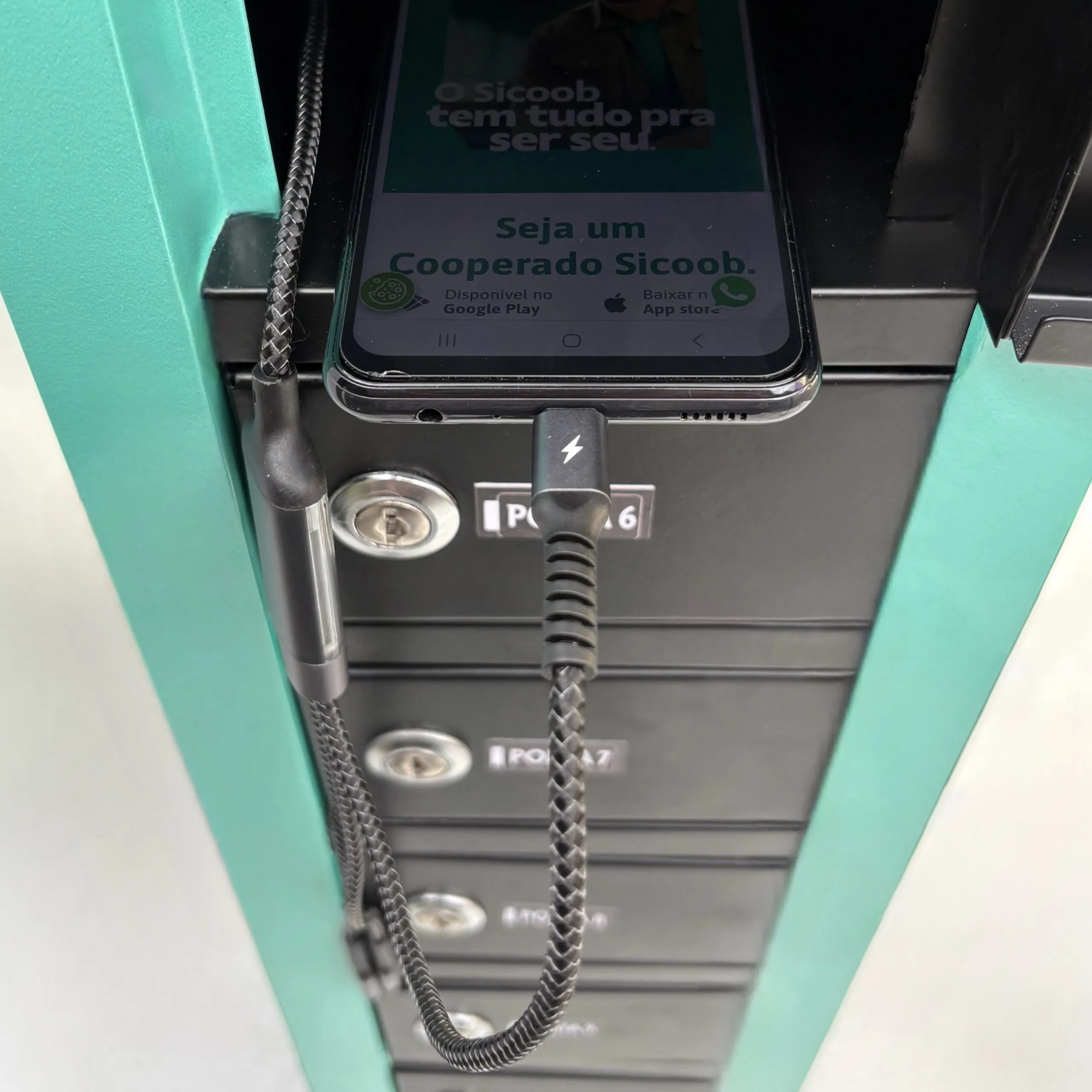 Locker Chave Celular Carregando