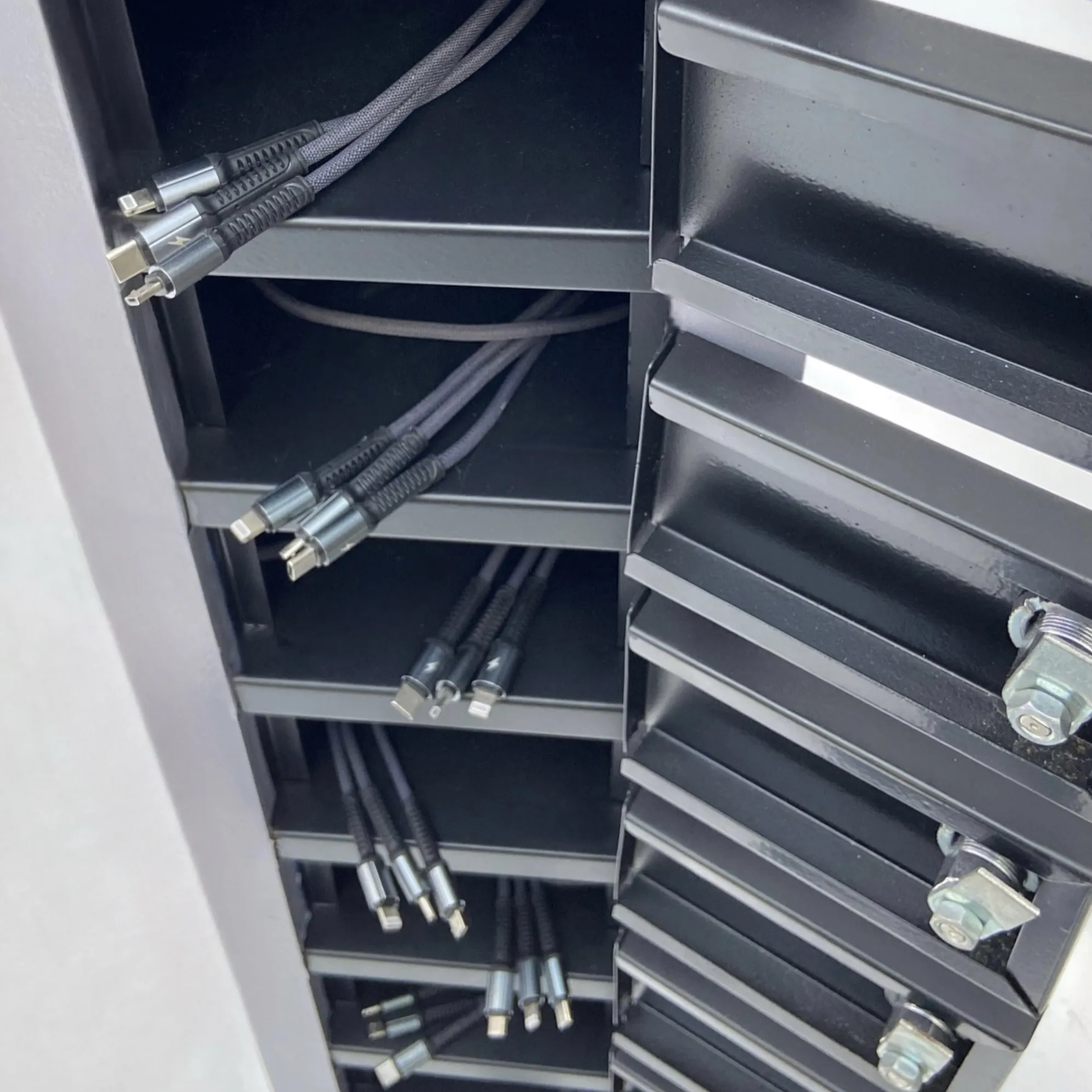 Locker Senha Cabos Portas