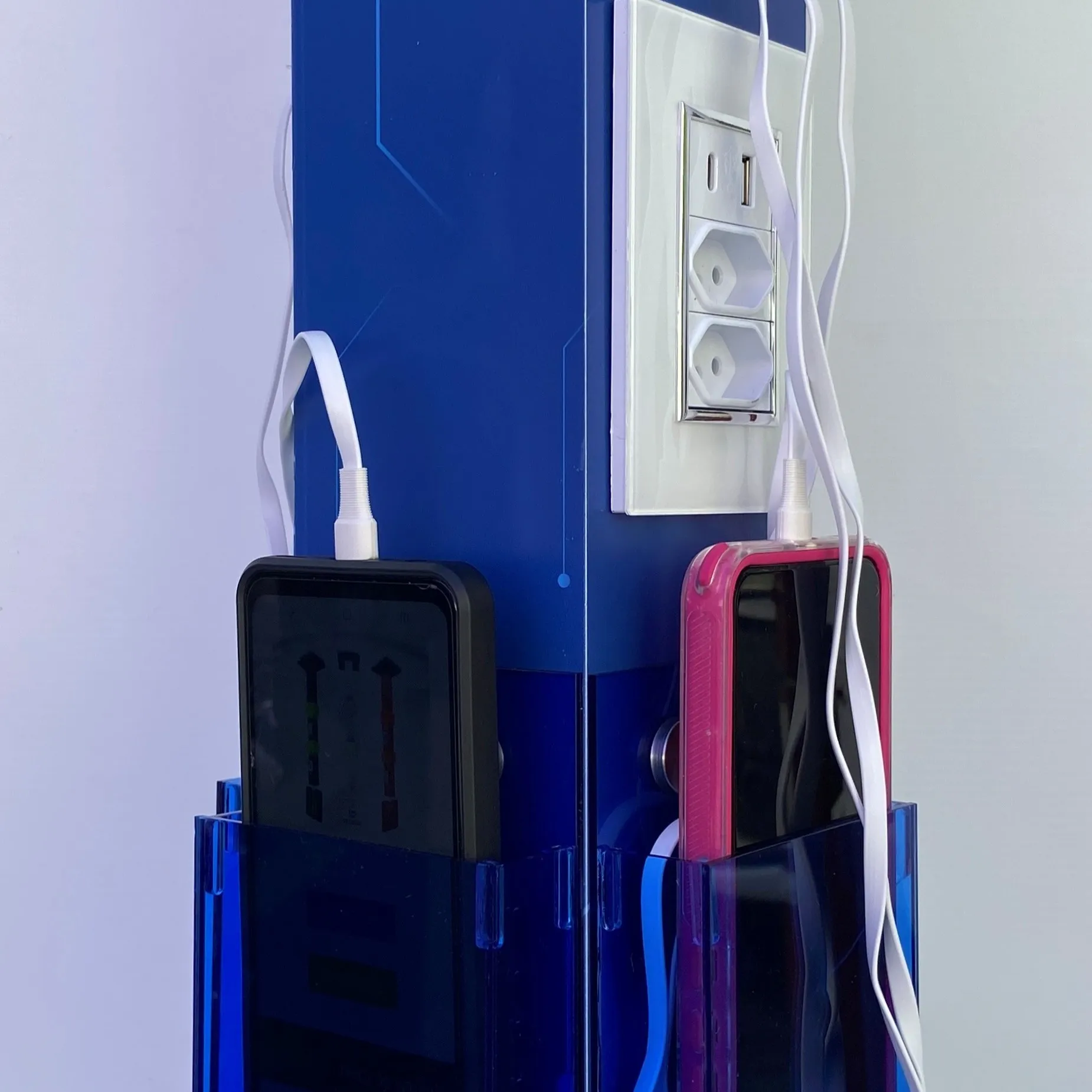 Torre Mini - Celular Carregando