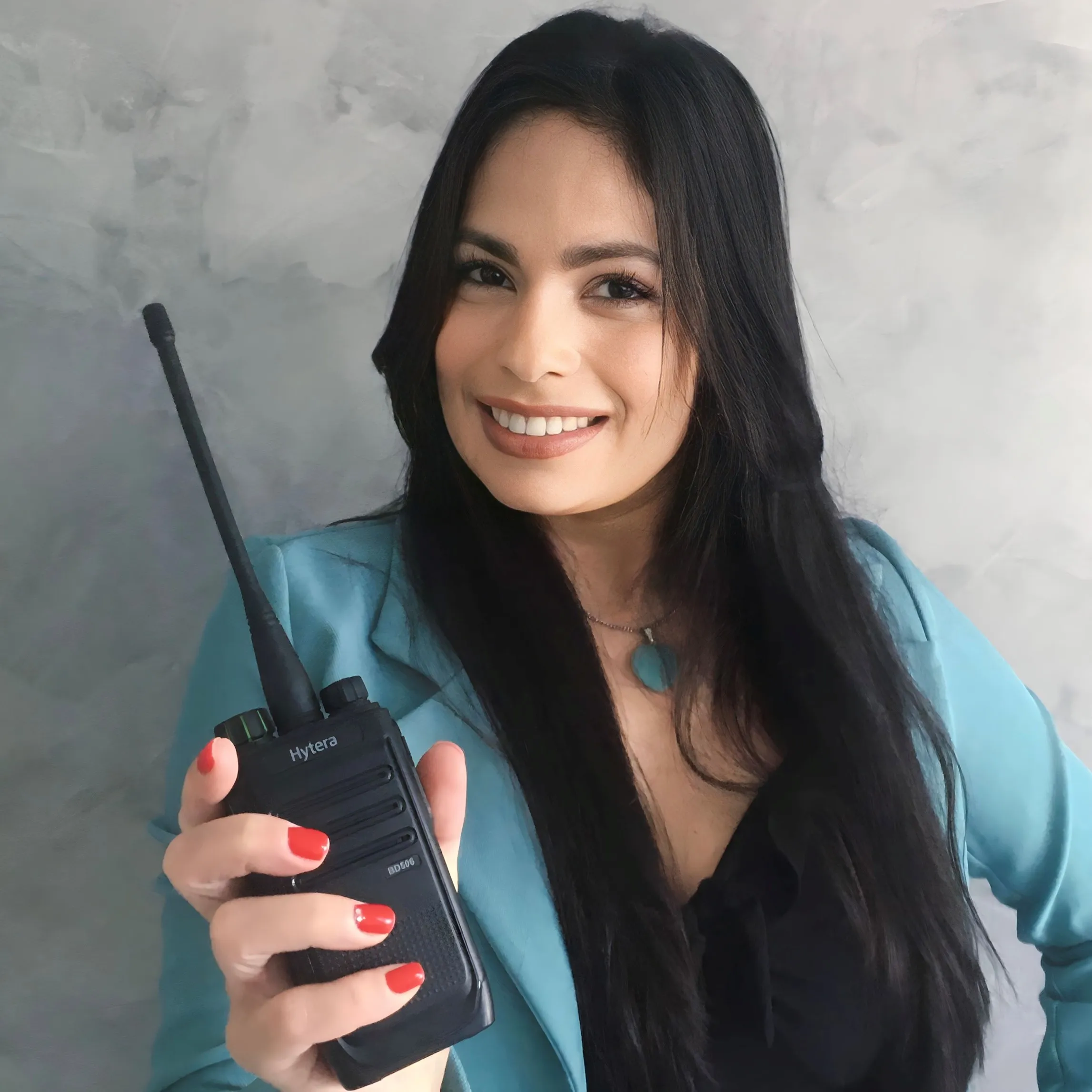 Produtora usando rádio
