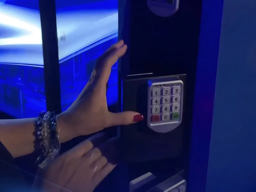 Locker para carregar celular