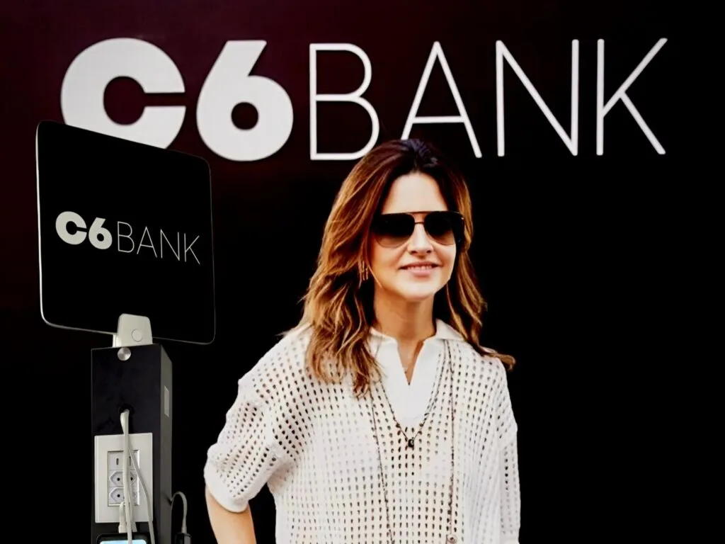 Evento Jockey Club com totem do C6 Bank